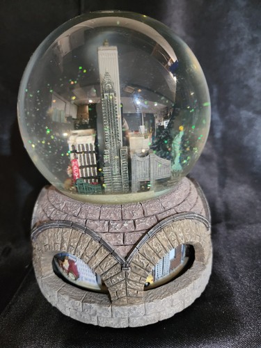 Globo de nieve musical animado vintage Macy's Twin Towers/New York City Skyline - Imagen 9 de 10