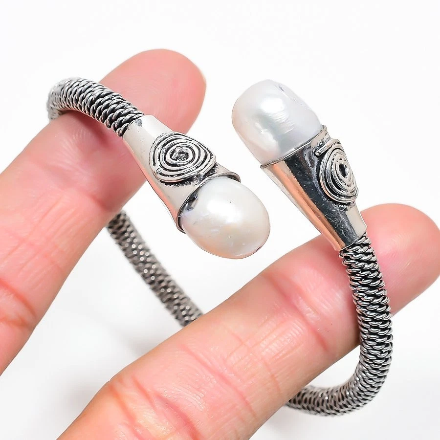 VALENTINO Bracciale etnico perle di fiume naturali regolabile U854