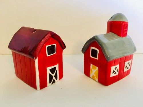 CERAMIC RED FARMHOUSE & BARN SALT & PEPPER SHAKERS COUNTRY FARM - Picture 3 of 5