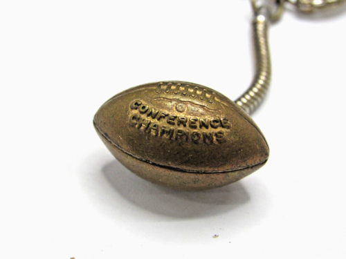 Vintage Gold Tone Conference Champions Football Charm Pendant Keychain #JL-26 - Foto 1 di 8