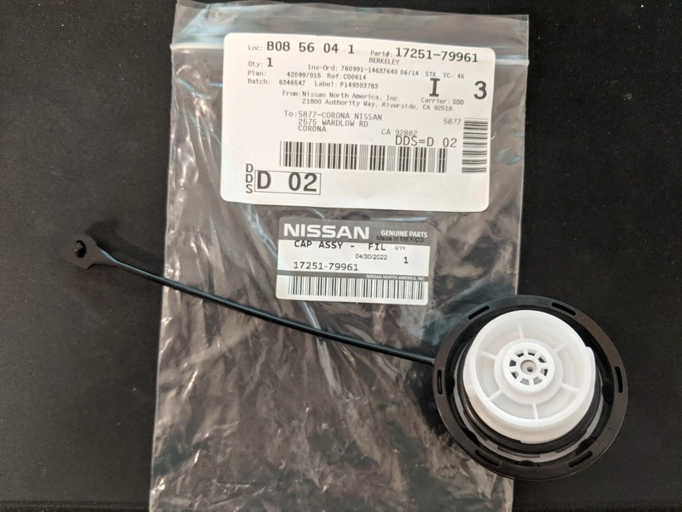 Conjunto de tapa de llenado de tanque de combustible Nissan original OEM para Frontier 350Z (17251-79961) Foto 2 de 4