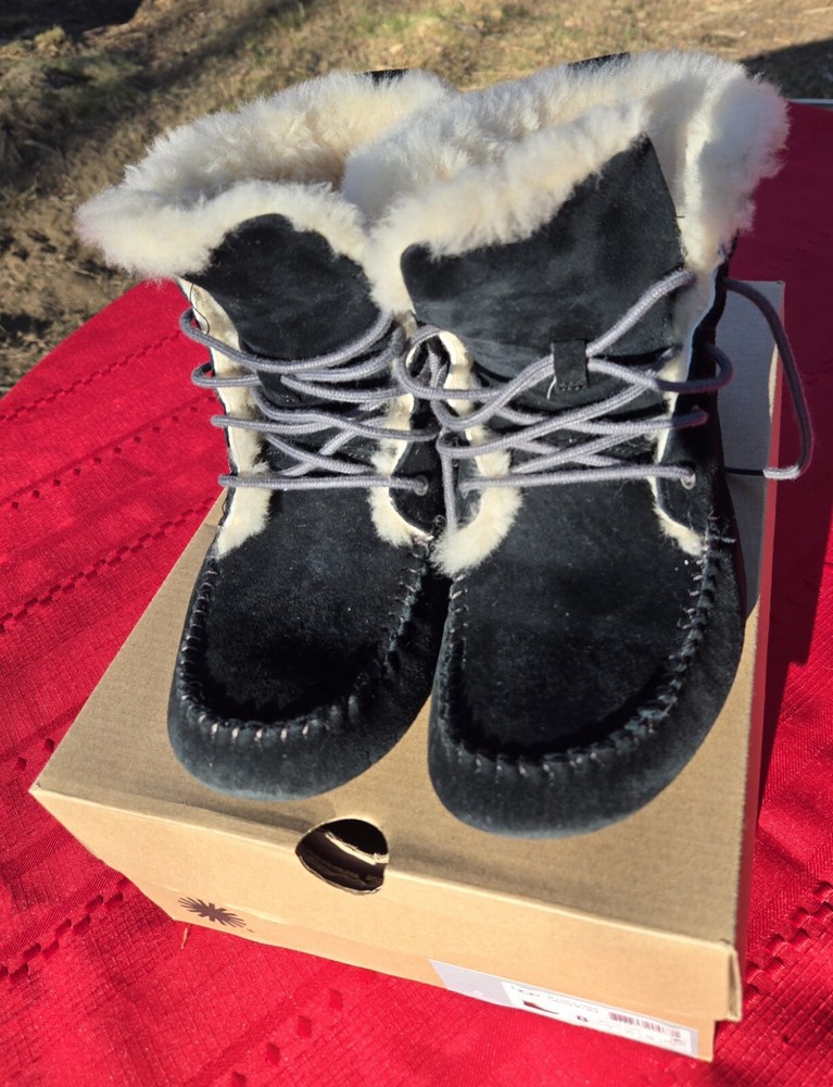 UGG CHICKAREE Lined Boots Black Women's 8 With Original Box