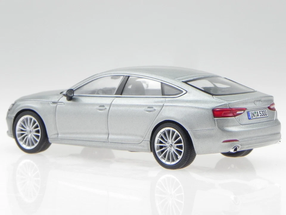 Audi A5 Sportback 2017 florett silver diecast modelcar Spark 1:43 - Image 3 of 4