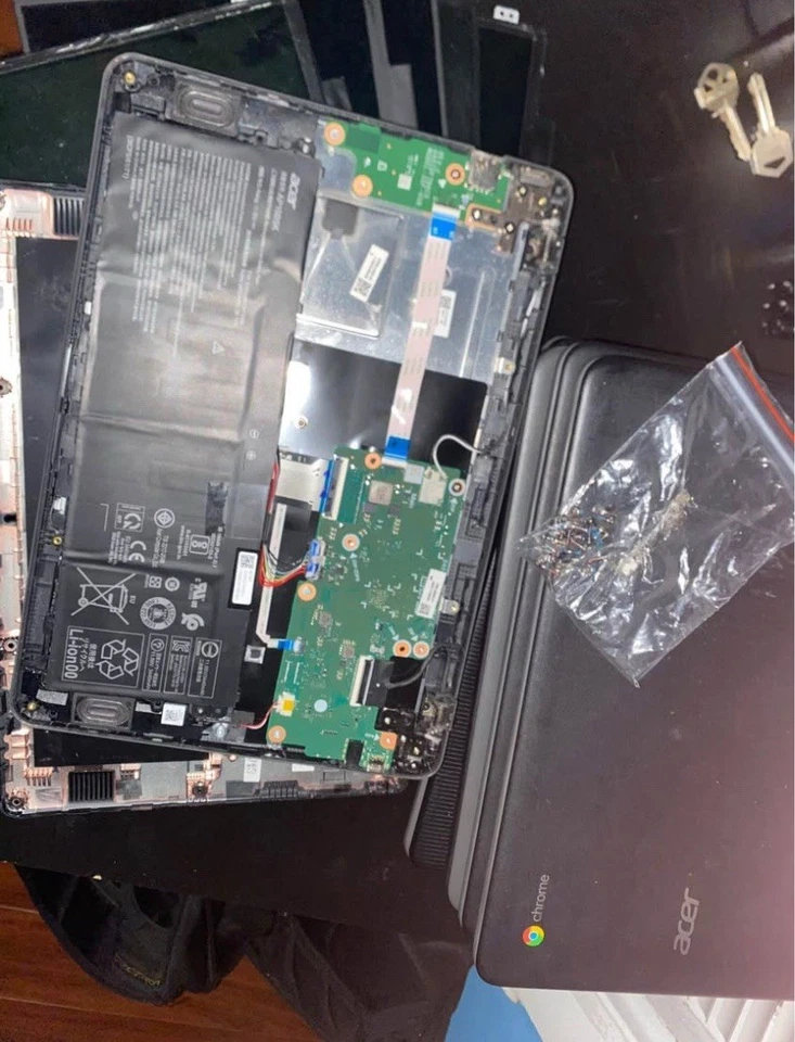 Lot of Acer Chromebooks (For Parts /Repair) - Mixed Condition - Image 2 of 3