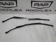 FORD MUSTANG 08/2015-04/2023 PAIR OF FRONT WIPER ARMS S550