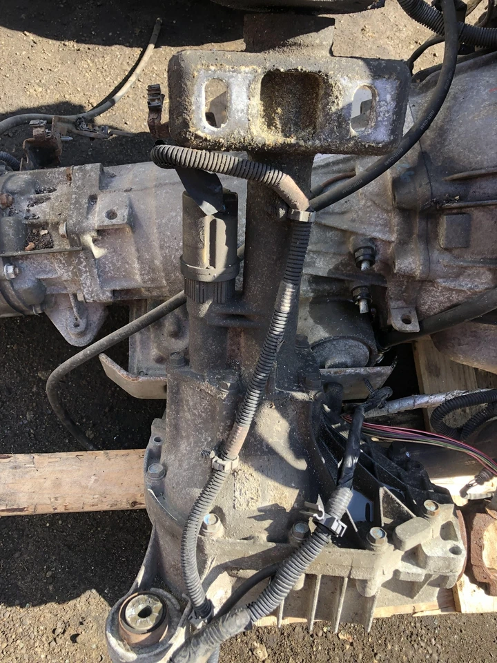 2002-2006 Chevrolet Avalanche Silverado 3.73 Front Carrier GT4 Oem Tested . - Image 3 of 4