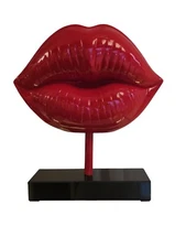 Lips Sculpture "The Kiss"