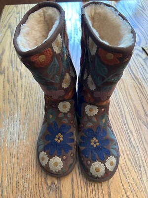 UGG WAHINE FLORAL EMBROIDERED SUEDE SHEARLING WOMEN SIZE Boots