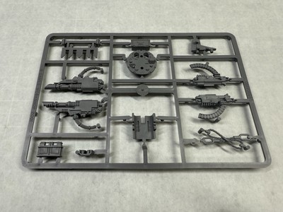 2 NO SPACE Marine Land Raider. Warhammer 40K. Assembl&eacute;. Non Peint. EUR