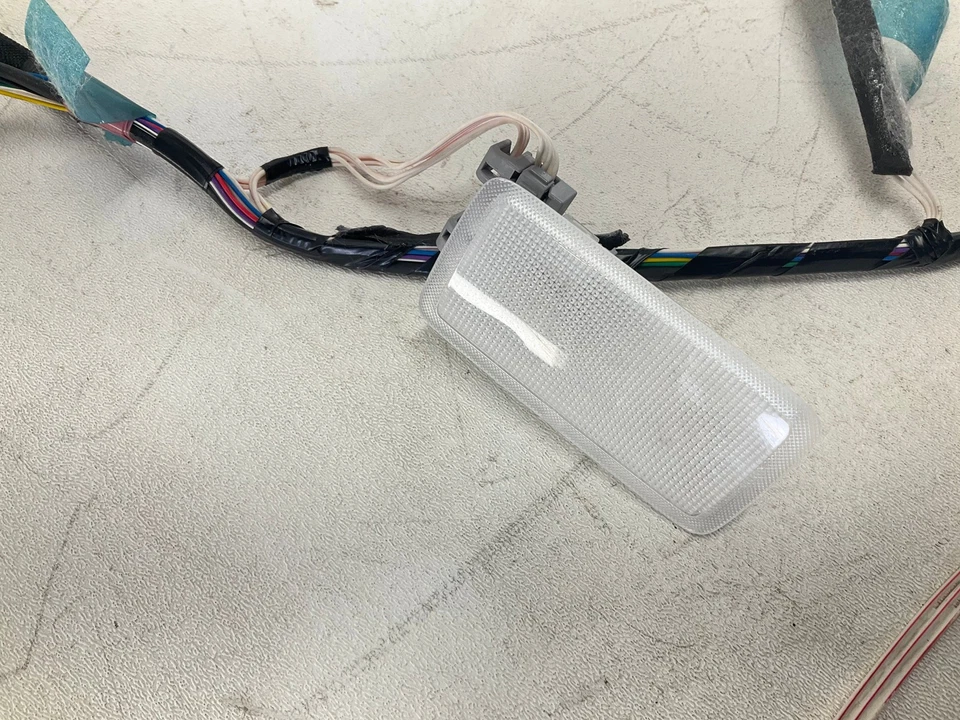 Lámpara de luz domo techo trasero Toyota Prius 10-15 con arnés de cableado Foto 4 de 4