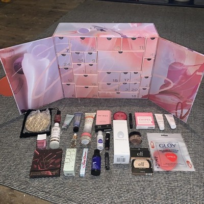 Cult Beauty Adventskalender Weihnachten 2024 - Nachfüllkarton mit Original Taschentuch