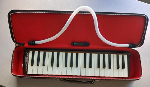 VINTAGE SUZUKI M-36 MELODION $40 + shipping VERY GOOD CONDITION