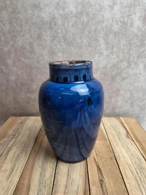 Vase artisanal vintage en terre cuite émaillée bleue – Style Safi Maroc - Photo 1/4