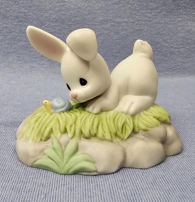 Precious Moments 149004 ''Some Bunny Loves You'' Chapel Event Excl Rabbit Snail