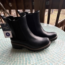 Universal Thread Chelsea Boots Black Comfort Pull On Faux Leather Women's Size 6