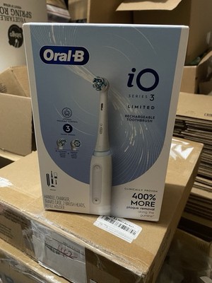 Oral-B iO Series 3 Rechargeable Electric Toothbrush - Matte White