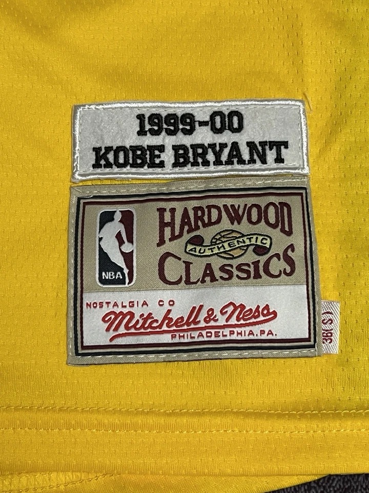Mitchell and Ness Slightly Used 1999-2000 Kobe Bryant Finals Jersey Small (36) - Image 4 of 4