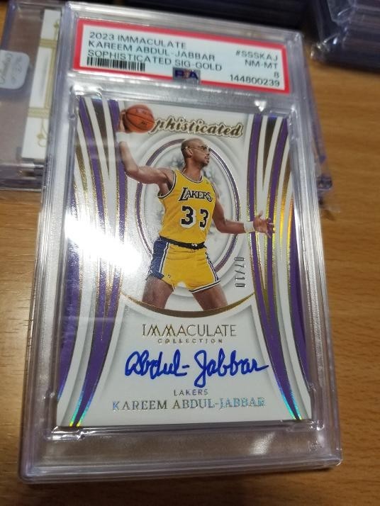 2023 Immaculate Kareem Abdul-Jabbar Autograph Sophisticated Gold Auto #/10 PSA 8 view 3