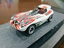 HOT WHEELS CAT A PULT 1998 M.I.FINAL RUN WHITE WITH FANCY PAINTING STRIP DESIGN
