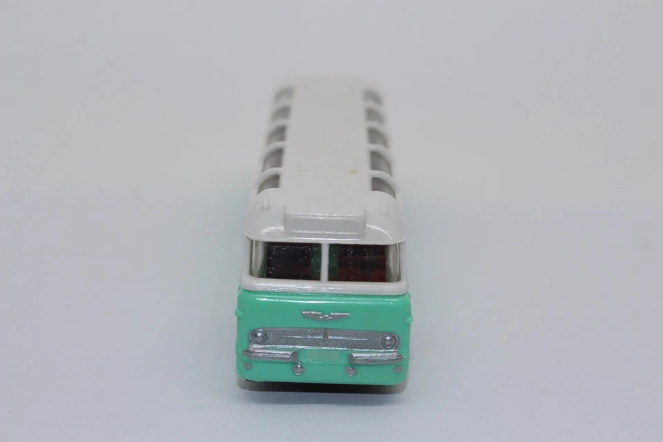 dm1540, RAR Alter HERR ex. DDR Ikarus 55 BUS Reisebus graue Räder hell mintgrün - Bild 4 von 4