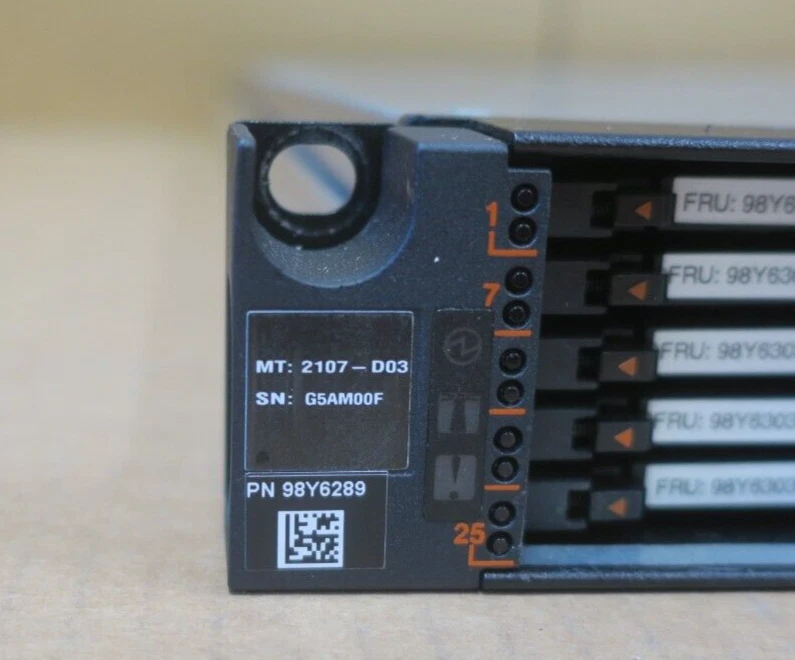 IBM System Storage DS8000 2107-D03 30x 1.8" Bay 2x Controller 30x 400GB 1.8" SSD - Image 3 of 4