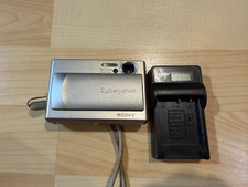 Sony Cyber Shot DSC-T70 Digital Camera 8.1 MP 3x Optical Zoom Built-in Flash