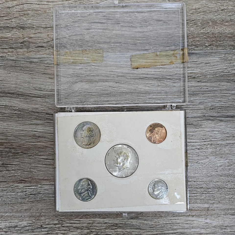 1970 GM Fisher Autobody Lordstown Ohio Uncirculated Coin Mint Set Employee Gift - Image 2 of 4