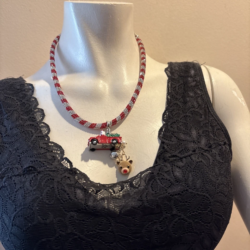 NUEVO BETSEY JOHNSON Camión de Vacaciones Colgante Collar y Adorno Rojo/Plateado Trenza Foto 2 de 4