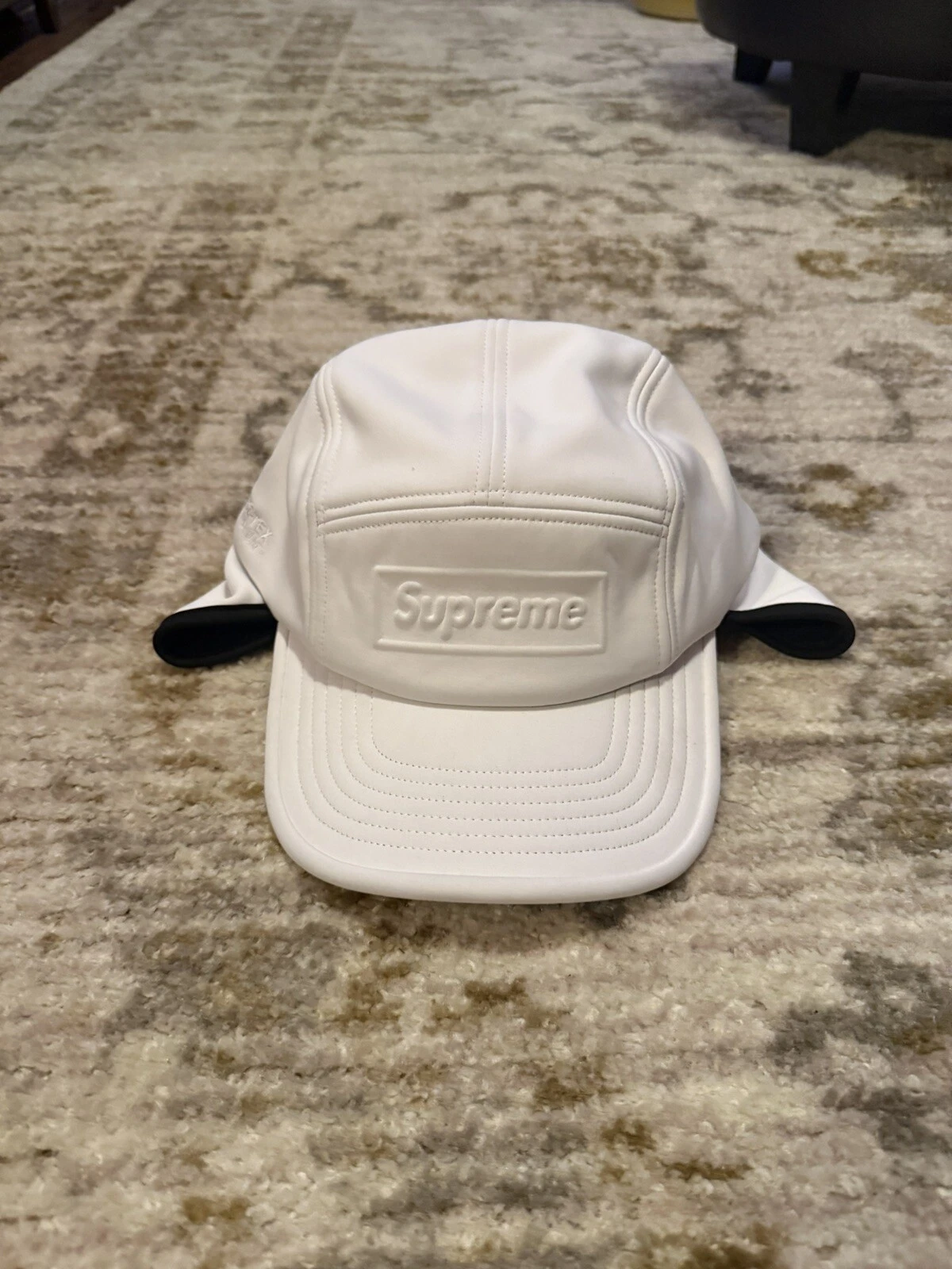 SUPREME BOX LOGO BLANC COUPE VENT GORE TEX RABAT D'OREILLE CHAPEAU DE CAMP TRÈS BON ÉTAT