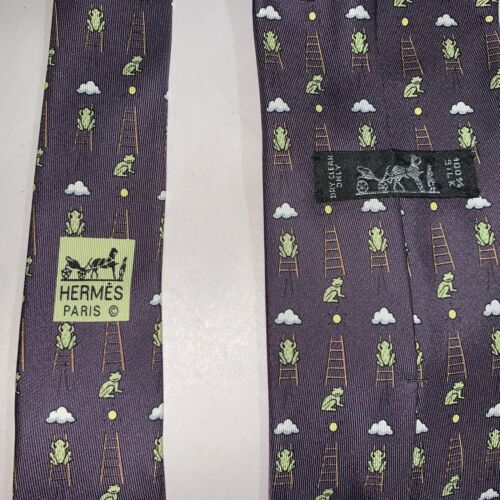 pre-loved auth HERMÈS silk twill #7860 necktie/cravotte frogs/ladders/clouds - Picture 3 of 4
