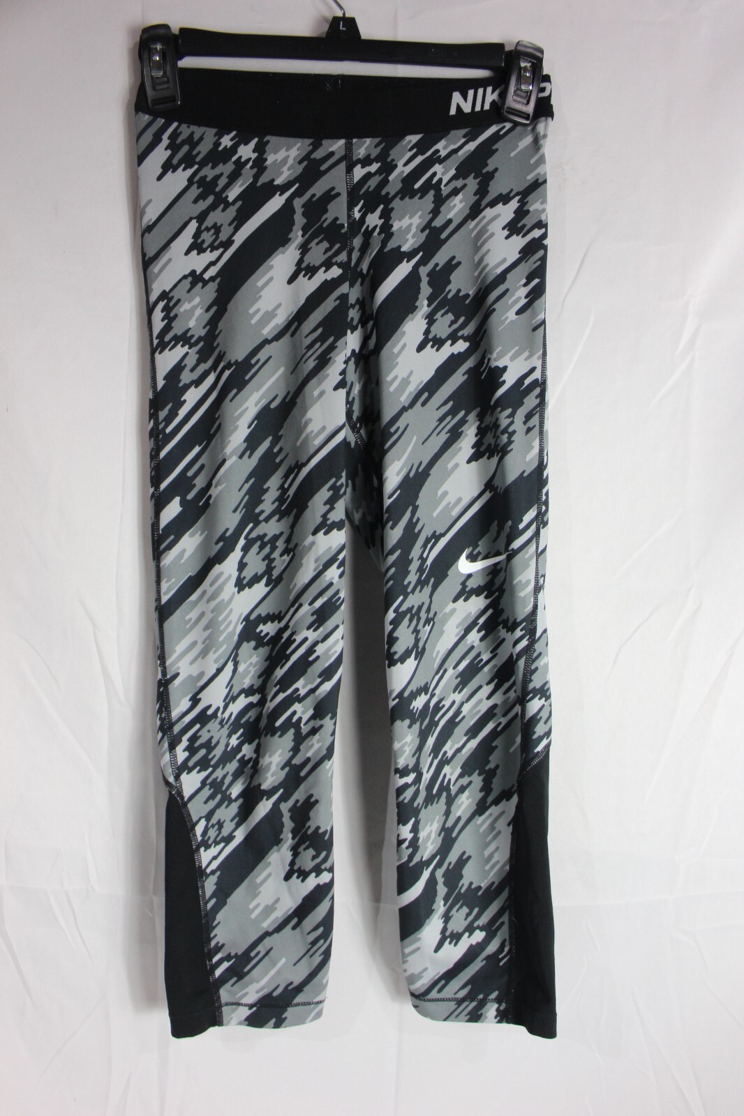 Nike Pro DriFit Women's Leggings Size small Black and Gray Camo Print