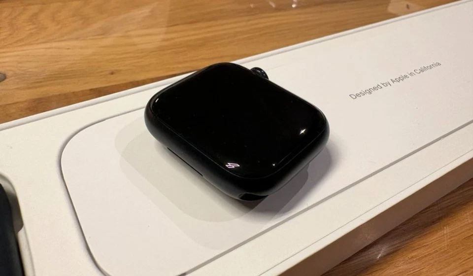 Apple Watch Series 8 41mm GPS schwarz + Rechnung + Rechnung - Bild 1 von 4