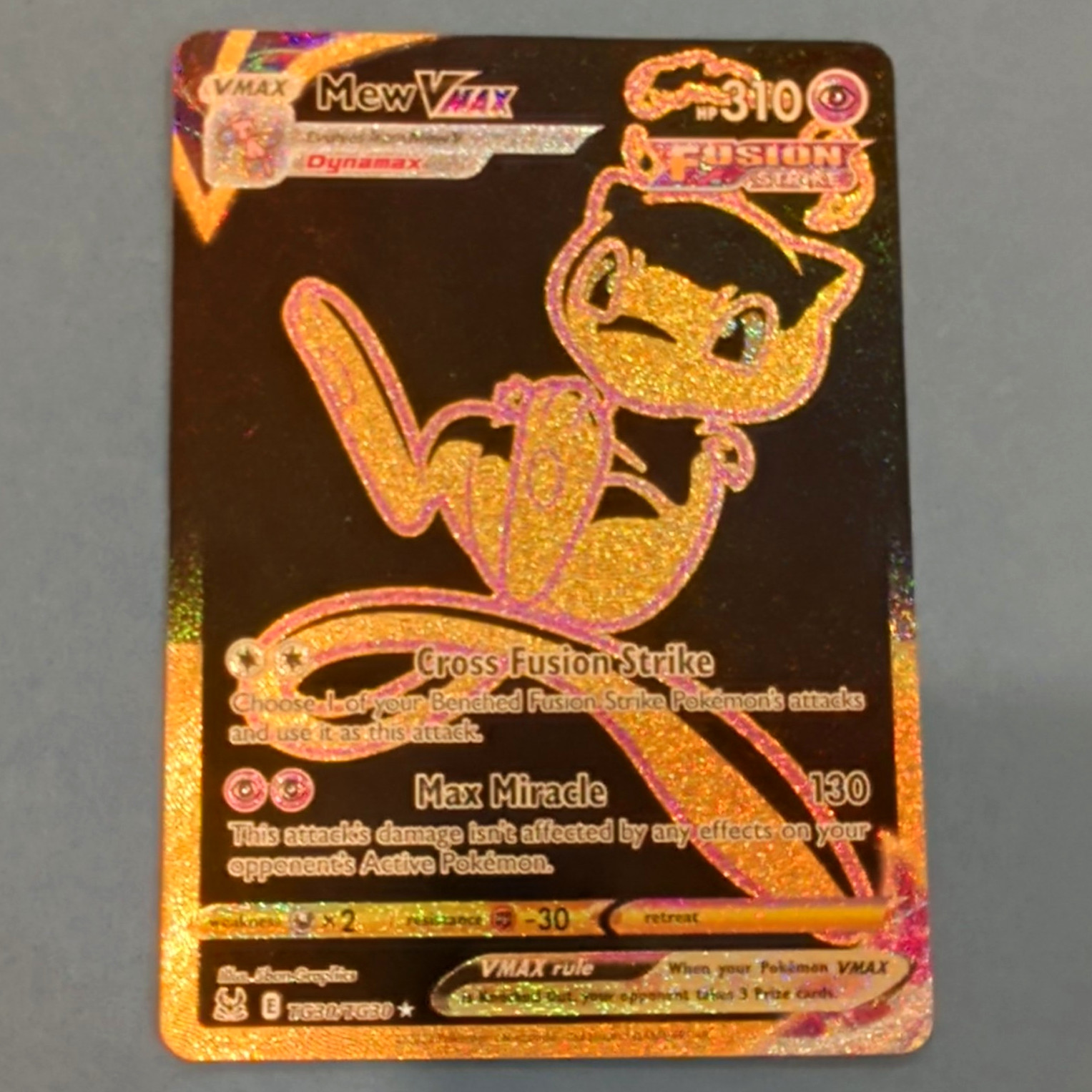 The Pokémon Company Mew VMAX 269/264 Fusion Strike Secret Rare Holo Full Art