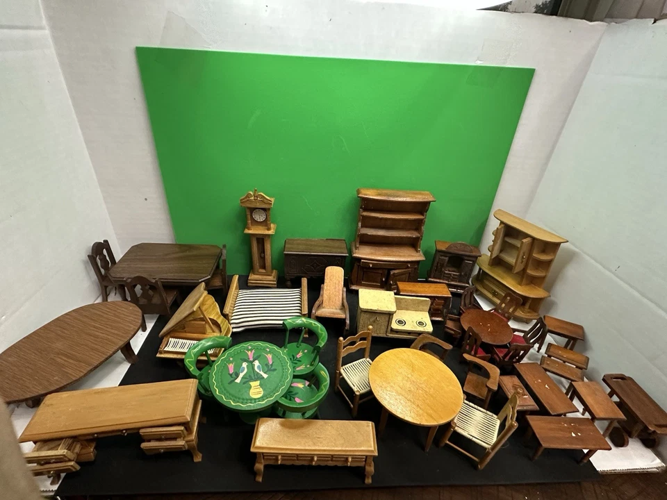 Muebles de madera vintage para casa de muñecas. 45 más piezas de muebles. Madera real Foto 2 de 4