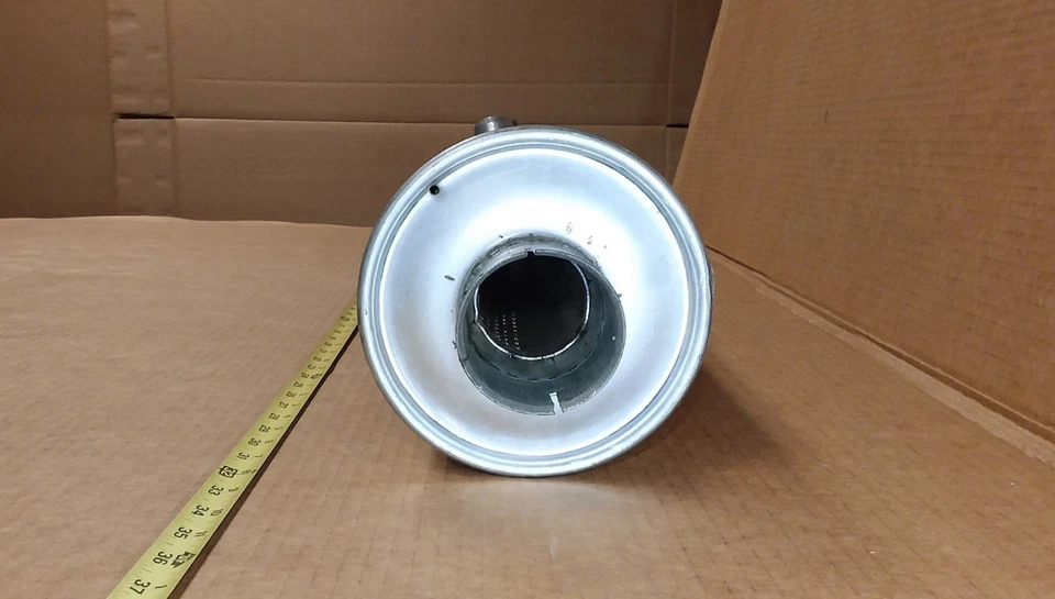 Resonador Buick años 60 con punta de escape V8 único diestro 61 62 63 64 65 66 67 leer Foto 4 de 4