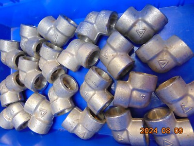 (1) 3/8'' Socket Weld 90 Elbow 304 Stainless  Pipe Fitting