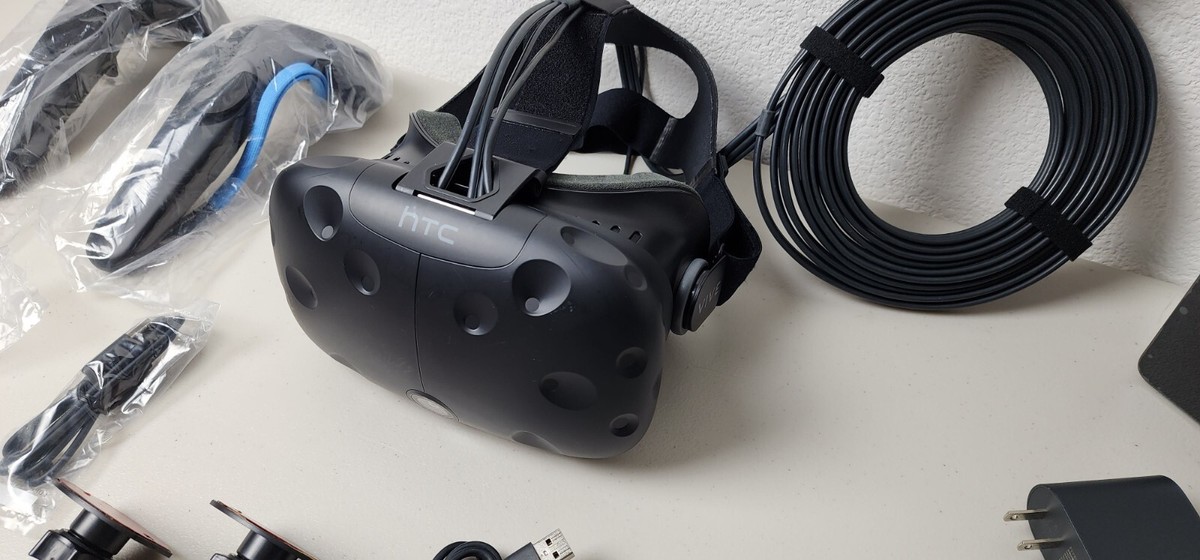 HTC Vive VR Headset Full Kit System + 2 Controllers + 2 Base