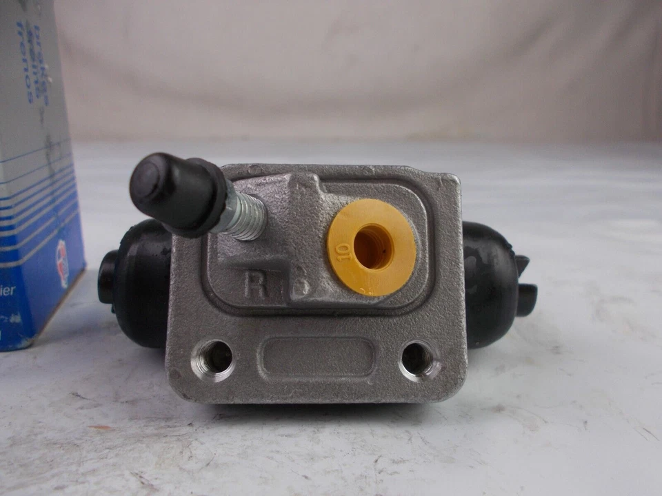 Cilindro de rueda de freno de tambor trasero derecho CARQUEST WCA37961 se adapta; Daihatsu Geo Suzuki Foto 2 de 4