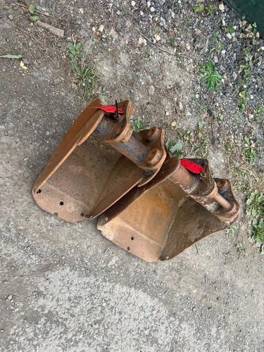 2x Digger Bucket 450 18" & 9" Pin 30mm Dipper 110mm Centre 140mm Suit 1.5T+ (12) - Picture 2 of 7