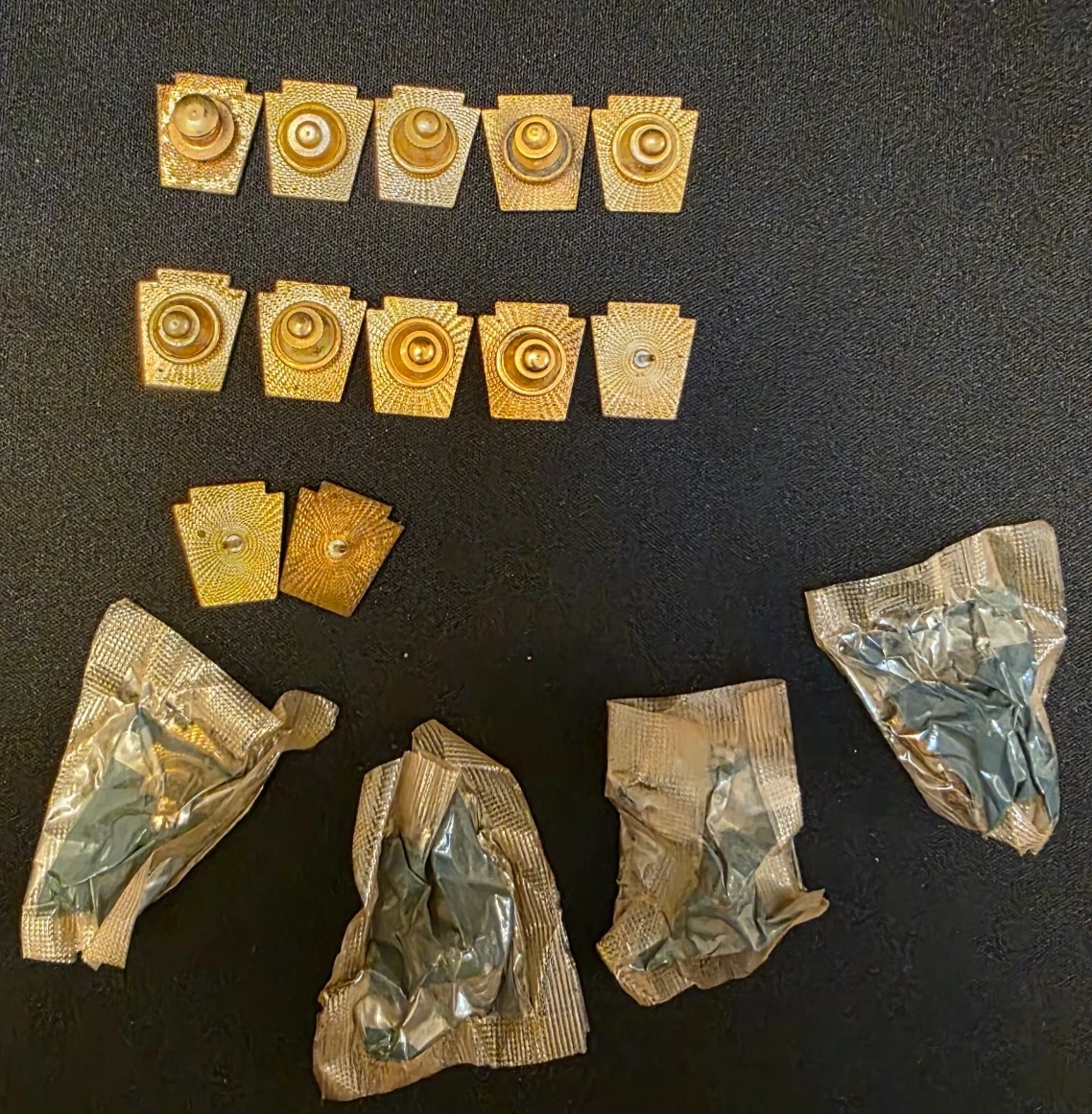 Lot Of 16 vintage Little League Baseball Pin Pins green and gold tone - thumbnail 5