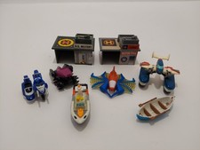 Micro Machines Galoob Small Building And Figure Lot Of 8 Figures/buildings