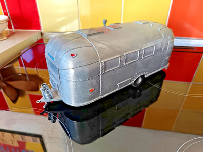 Vintage Airstream Flying Cloud Travel Trailer 1;18 - 12in Die Cast Model