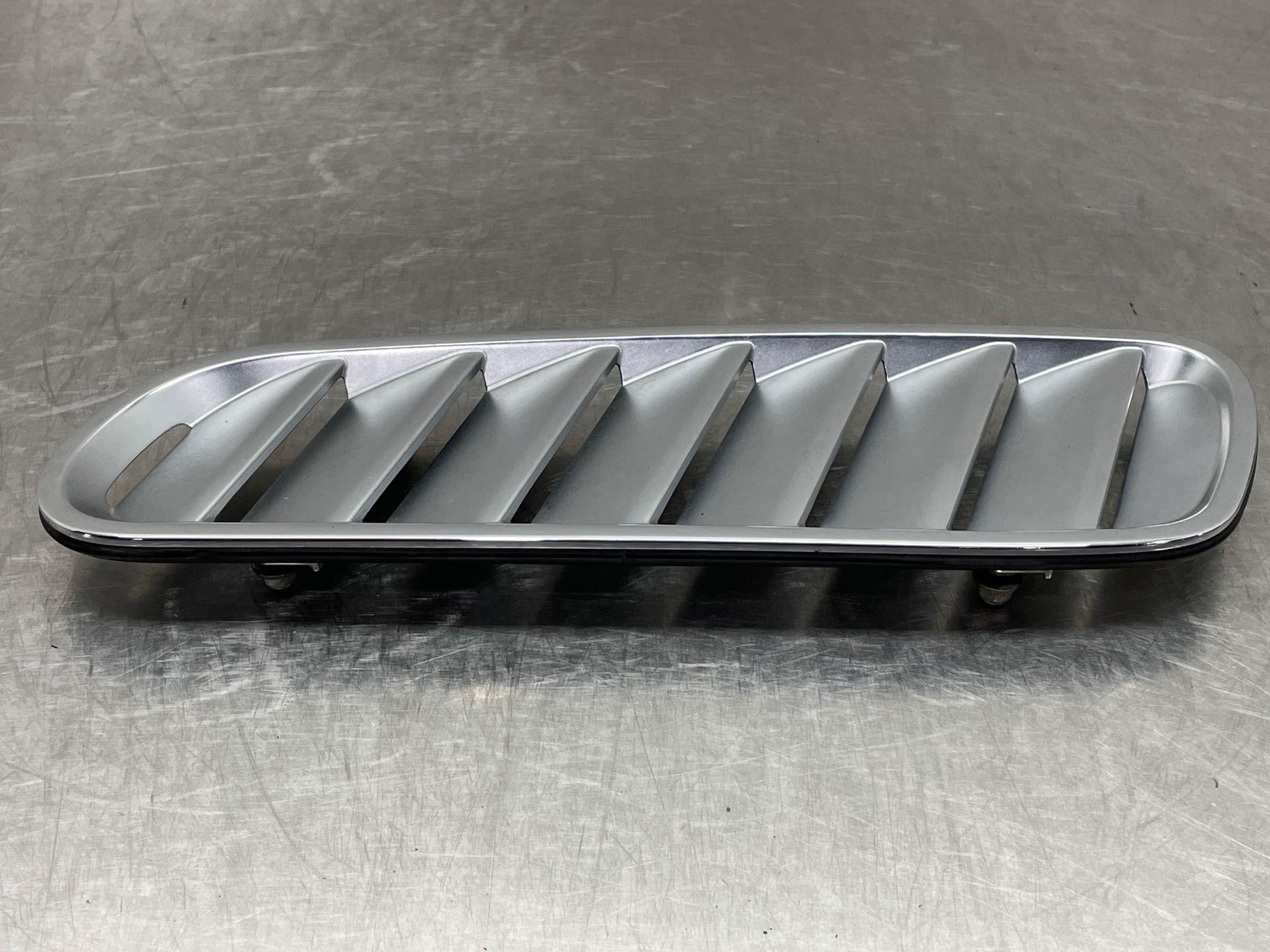 2010 ASTON MARTIN RAPIDE OEM RIGHT PASSENGERS SIDE HOOD VENT LOUVRE AD43-16C692