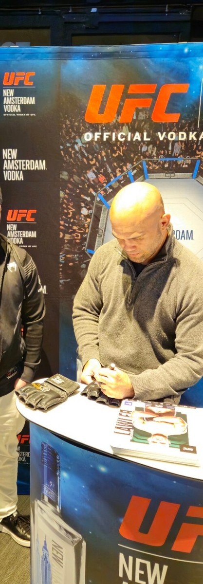 Robbie Lawler Signed UFC 25th Anniversary MMA Glove UFC HOF JSA