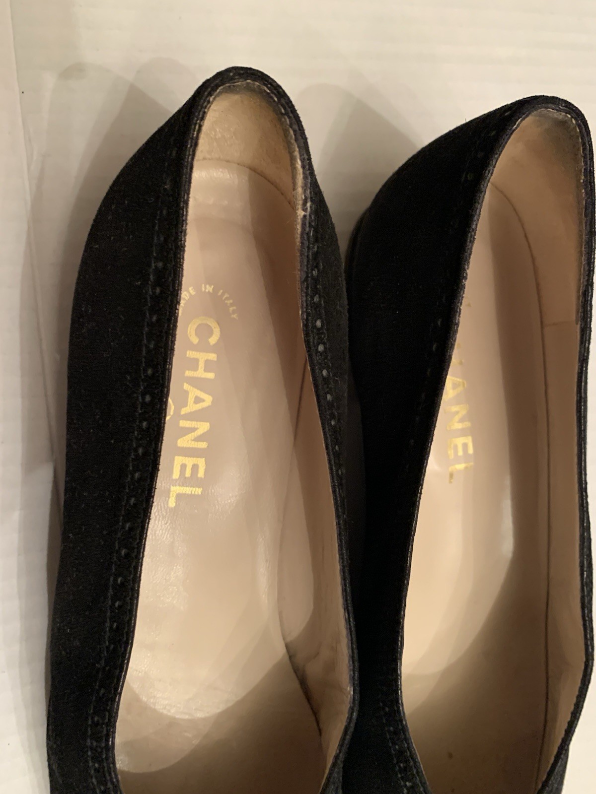 Authentic Chanel Interlocking CC Pumps Suede Blac… - image 2