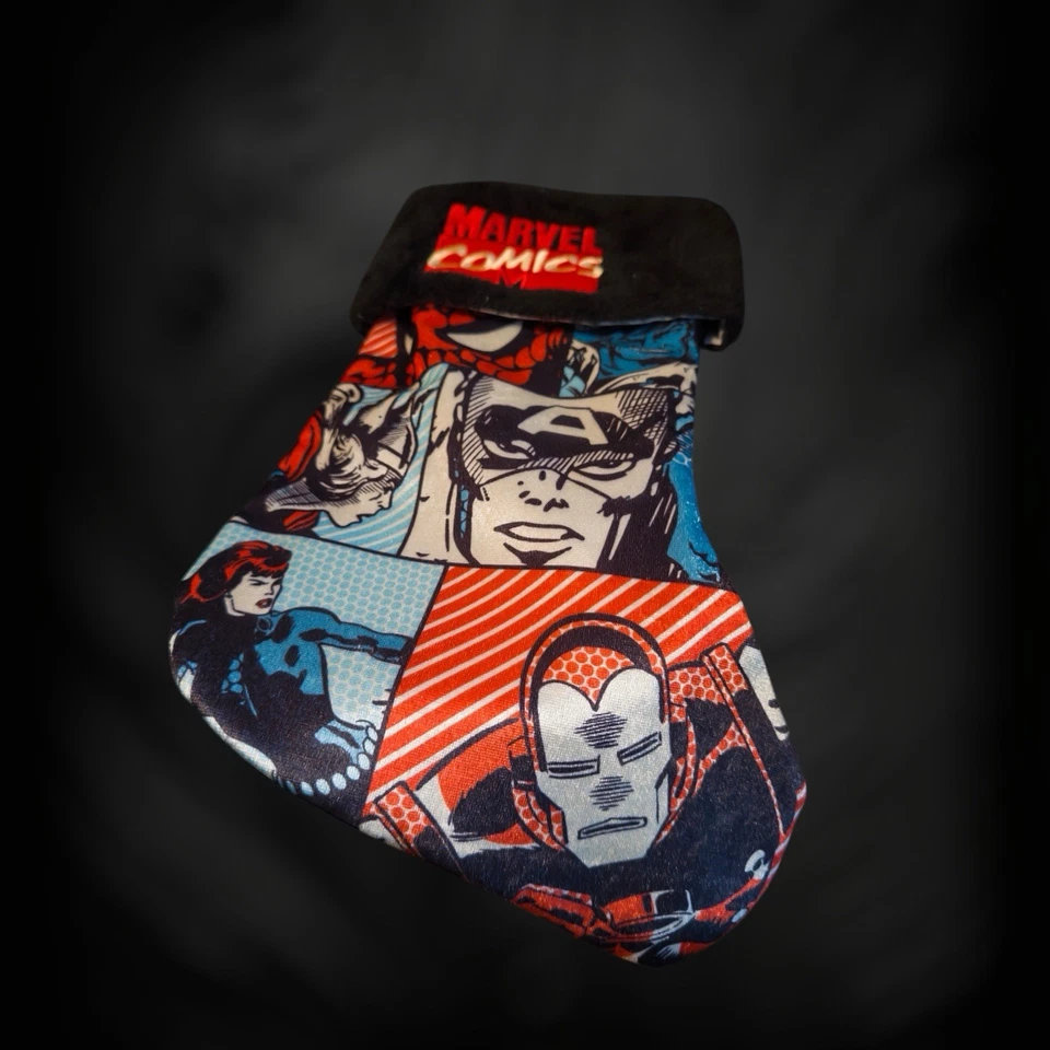 Medias de Navidad Raras Marvel Retro Reimaginadas - Target 2023 - Spiderman Hulk Foto 3 de 4