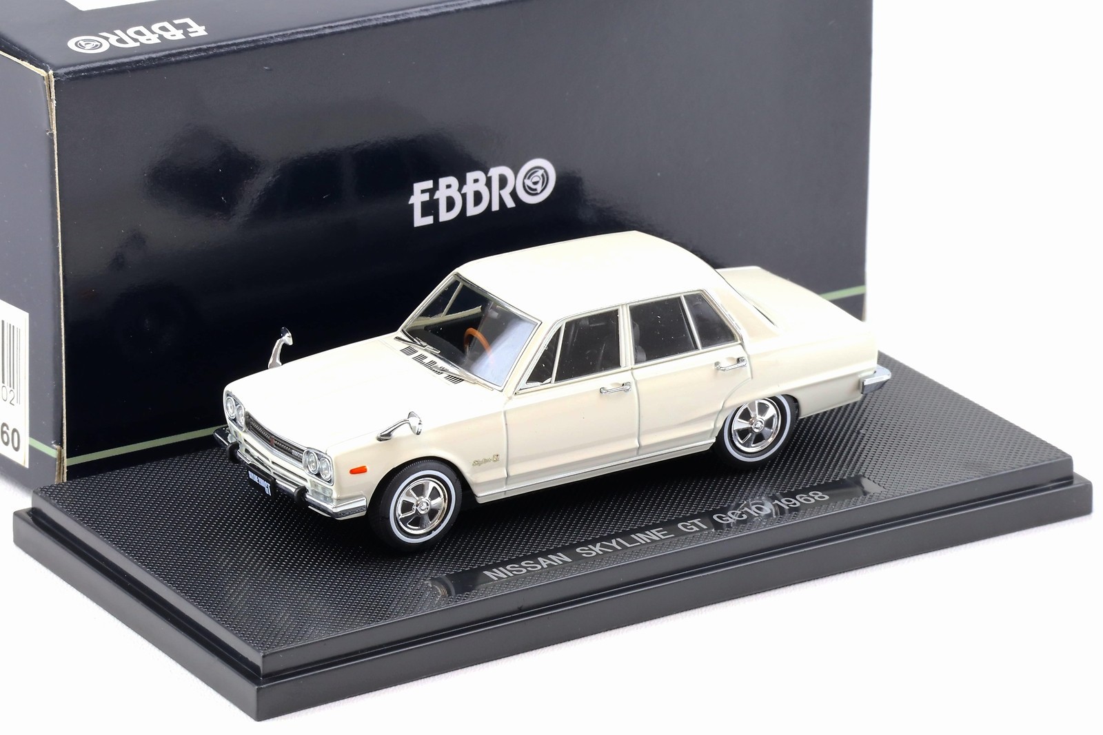 Cadeau idéal pour passionné : Nissan Skyline GT GC10 1968 Ebbro 1:43 blanche