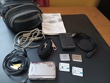 Olympus Stylus 720 SW 7.1MP Waterproof Camera AS-IS  Charger Battery Bundle