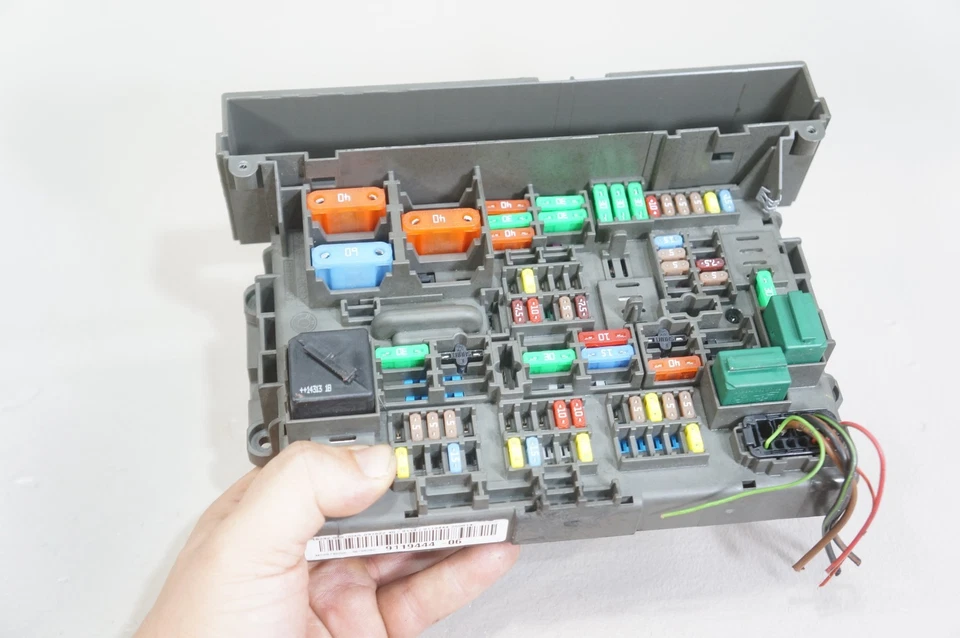 14 2014 BMW X1 motor caja de fusibles bloque motor relé montaje 9119444-06 OEM Foto 3 de 4