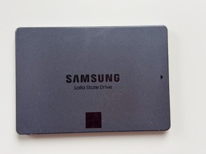 Samsung 870 QVO 8TB 2,5 Zoll SATA III Interne SSD (MZ-77Q8T0BW)